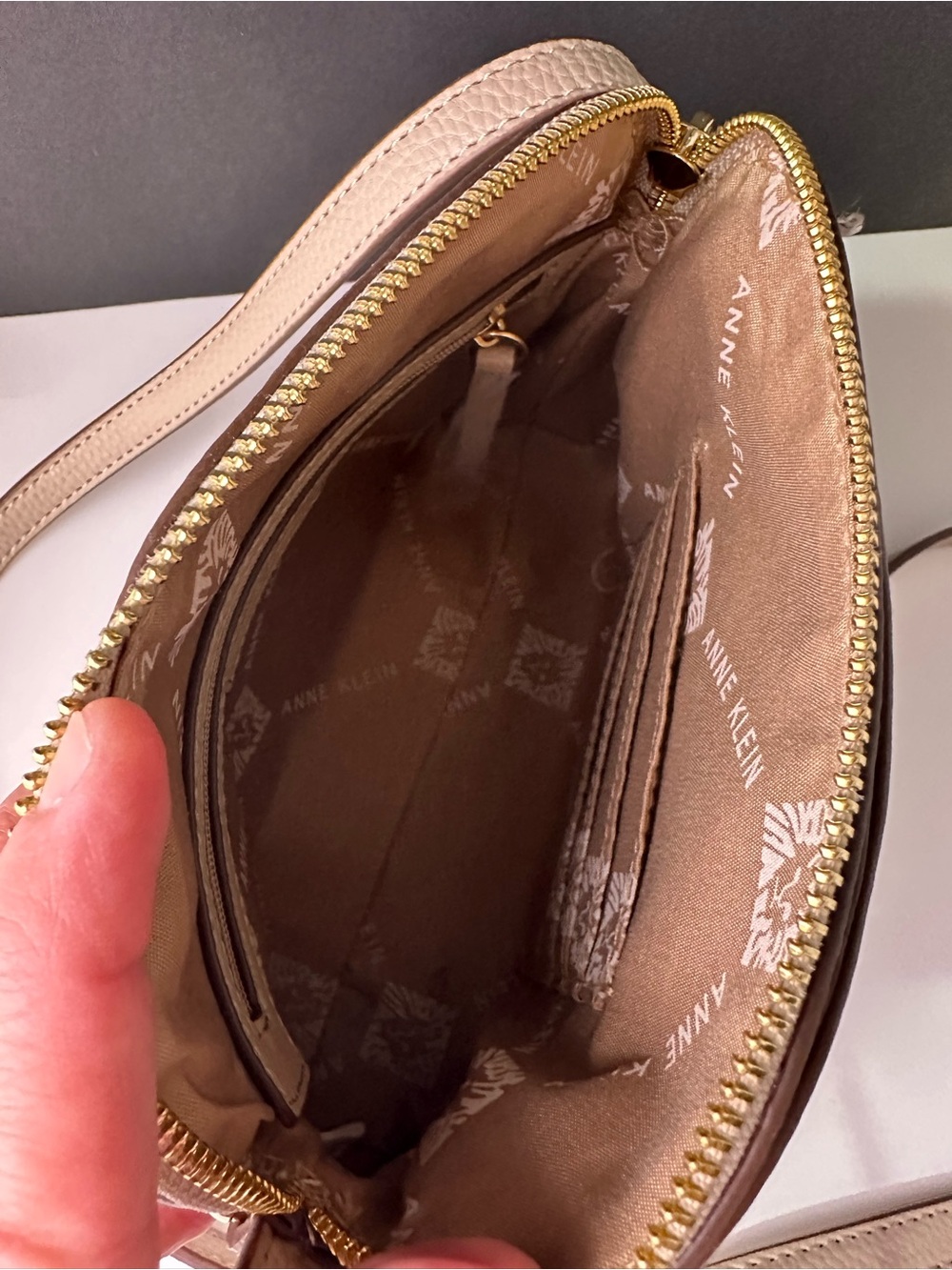 Elegant Anne Klein crossbody bag like new - Picture 7 of 10